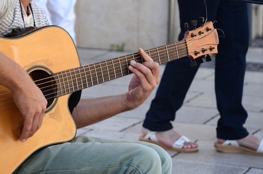 Come suonare la chitarra