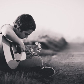 suona la chitarra da principiante